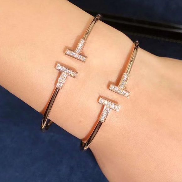 10Kt Yellow T style bangle with cubics - Picture 2 of 3